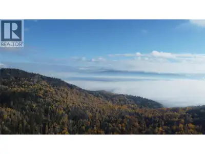 Take in sweeping views of the Columbia River Valley and majestic surrounding mountains from this out...