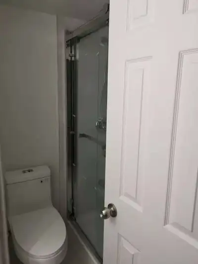 semi-underground room for rent