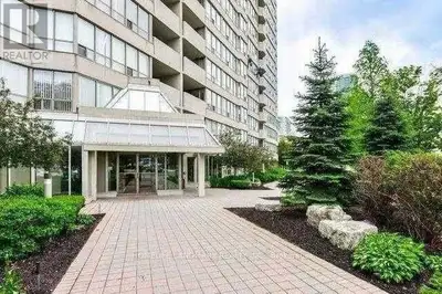 Bright and spacious all-inclusive 2-bedroom plus den apartment in the heart of Mississauga City Cent...