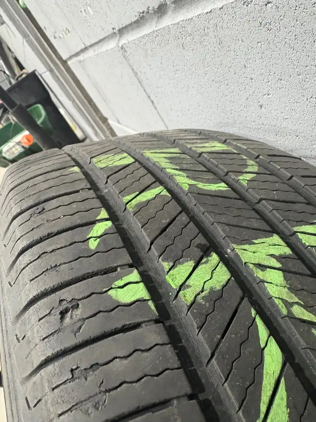 Cadillac CTS Rims and tire chrome 17inch 235/55R17 Michelins ! in Tires & Rims in City of Toronto - Image 5