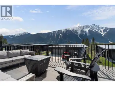 Elevated mountain living at its finest, this exceptional duplex in Elevate at Sunstone showcases uno...