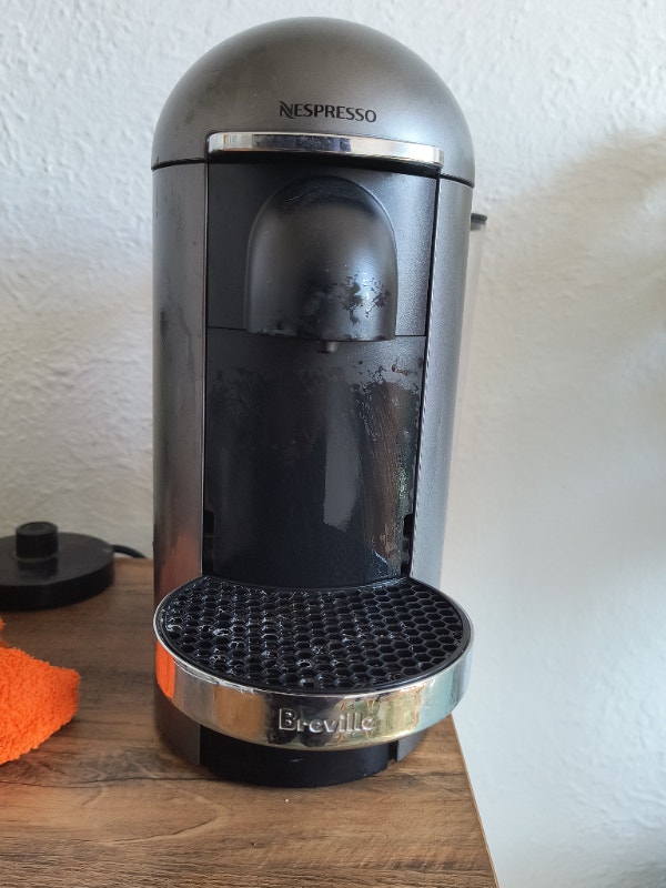 Machine a café Nespresso 65 Décalcifié comme neuve Machines à café