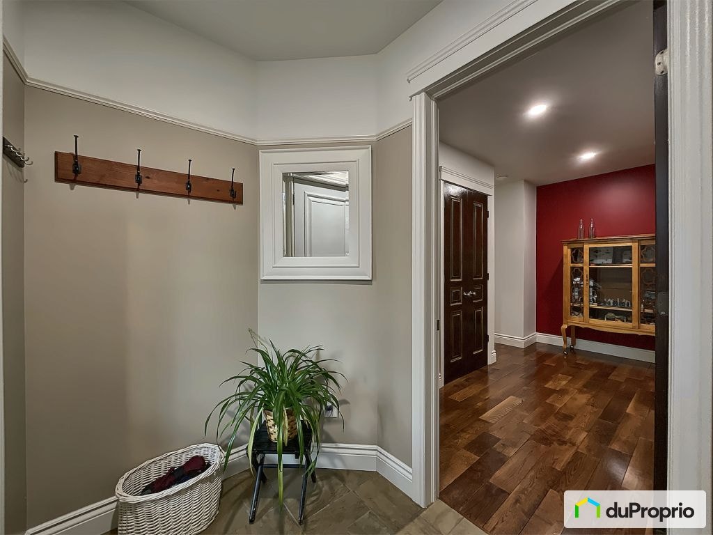 $639,900 - Bungalow for sale in Ascot Corner — photo 3