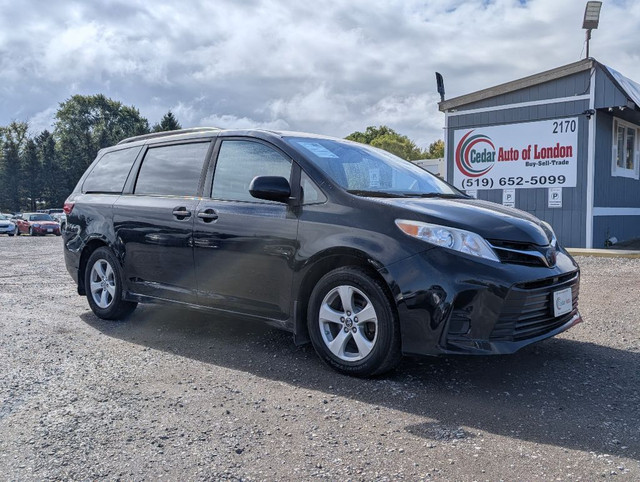 2019 Toyota Sienna in Cars & Trucks in London