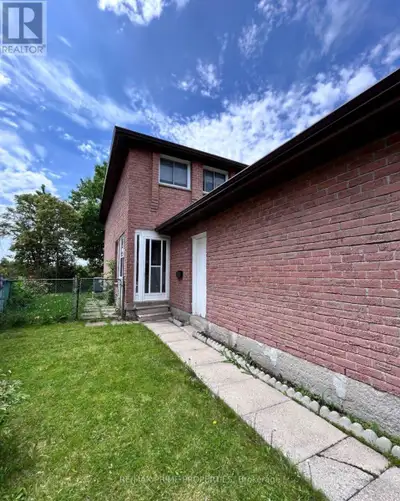 Looking for a home with space to spread out? This well designed 3 bedroom, 1.5 bathroom basement sui...
