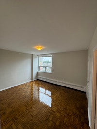 Balliol Towers Stunning Renovated 2 Bedroom,1 bathrooms Located in a high demand areaYonge & Davisvi... (image 6)