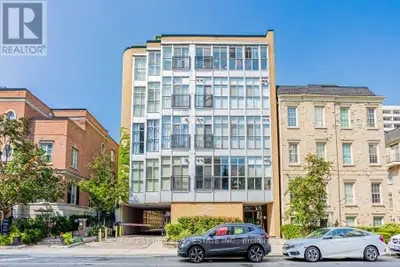 Welcome to Le Corbu Lofts, where style meets function in the heart of Davisville Village! Discover a...