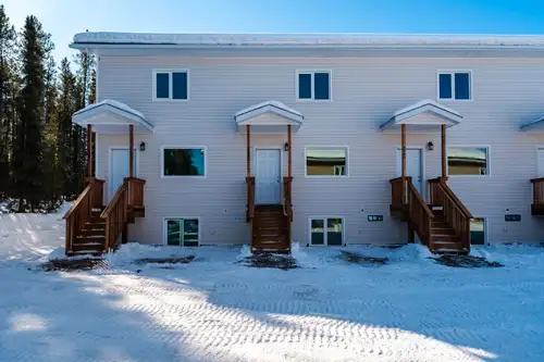 GREENBELT AND WALK OUT BASEMENT!!! Welcome to unit 133 & 134-18 Azure Road in Crestview. This value...