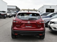 Sunroof, Blind Spot Detection, Aluminum Wheels, Heated Seats, NissanConnect! This Nissan Qashqai is... (image 4)
