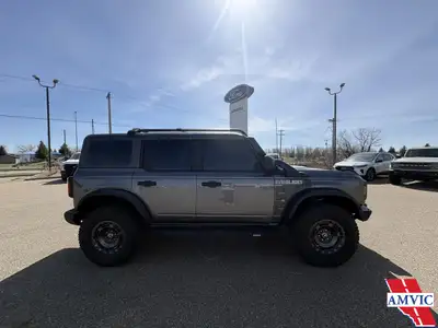 // ACCIDENT FREE!! // Experience adventure-ready capability with the 2024 Ford Bronco Everglades, no...