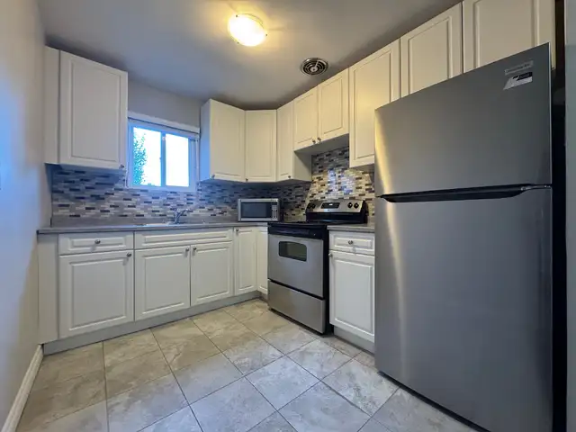 Updated 1 Bedroom & 1 Bathroom Apartment! in Long Term Rentals in Sarnia - Image 5