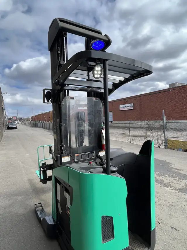 Mitsubishi DOUBLE DEEP REACH  3500lbs cap side-shift charger Inc in Heavy Equipment in Mississauga / Peel Region - Image 8