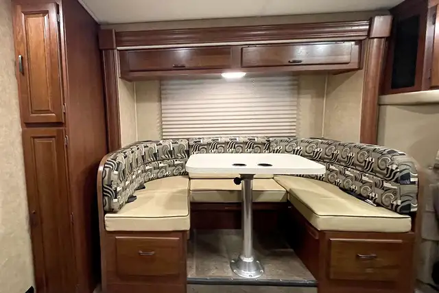 2015 Forest River Lexington 265DS – Pre-Owned Class B+ Motorhome in RVs & Motorhomes in Red Deer - Image 20