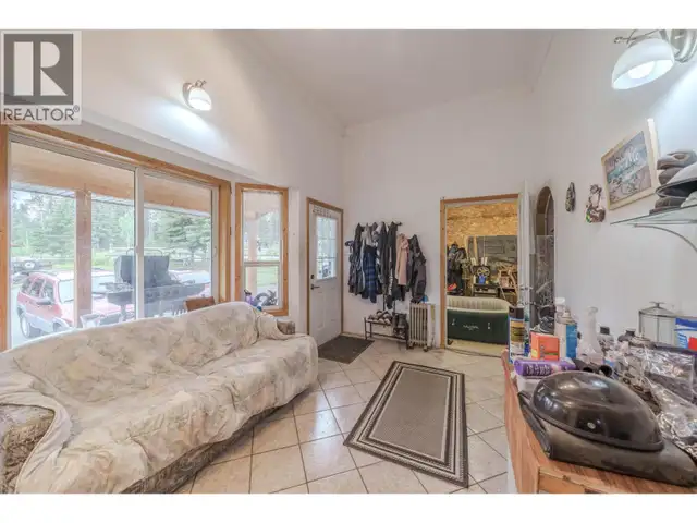 7478 BURGESS ROAD Deka Lake / Sulphurous / Hathaway Lakes, Briti in Houses for Sale in 100 Mile House - Image 4