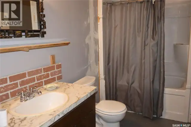 228 7th AVENUE E Gravelbourg, Saskatchewan in Houses for Sale in Moose Jaw - Image 37