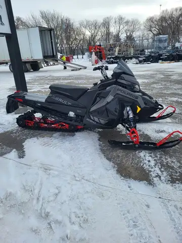 2022 POLARIS 850 SWITCHBACK ASSAULT 146 Specs Include: Black Tunnel, Electric Start, Tall Smoke Wind...