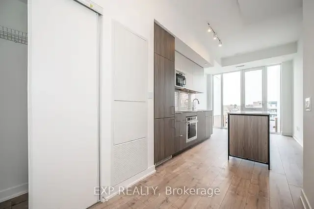 Located in the centre of Port Credit! in Condos for Sale in Mississauga / Peel Region - Image 9