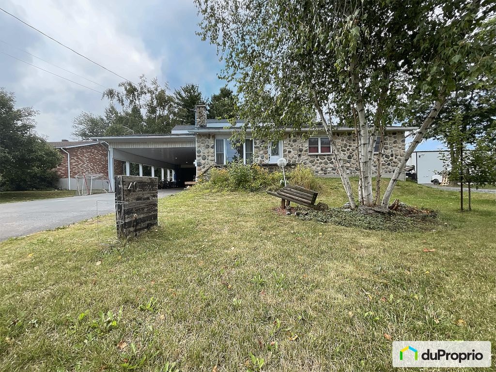 $449,000 - Bungalow for sale in Farnham — photo 1