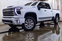 **ACCIDENT FREE - MECHANICALLY CERTIFIED** ORIGINAL FACTORY PRICE $117,199 51,174 KM This 2024 Chevr... (image 4)