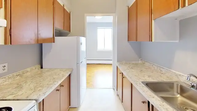 LARGE TWO BEDROOM WITH BALCONY STEPS TO DOWNTOWN, DAL & SMU!!! in Long Term Rentals in City of Halifax - Image 2