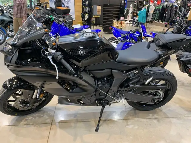 2025 Yamaha YamahaYZF_R7 R7 R6 R3 R1 in Street, Cruisers & Choppers in Guelph - Image 5