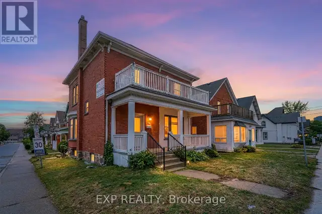 30 REGINA STREET N Waterloo, Ontario in Long Term Rentals in Kitchener / Waterloo - Image 2