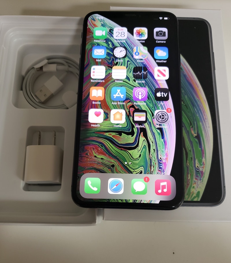 iPhone 8 PLUS,SE 2020,Xs Max,11,11 PRO,12, 12 PRO Unlocked FROM Cell Phones City of Toronto
