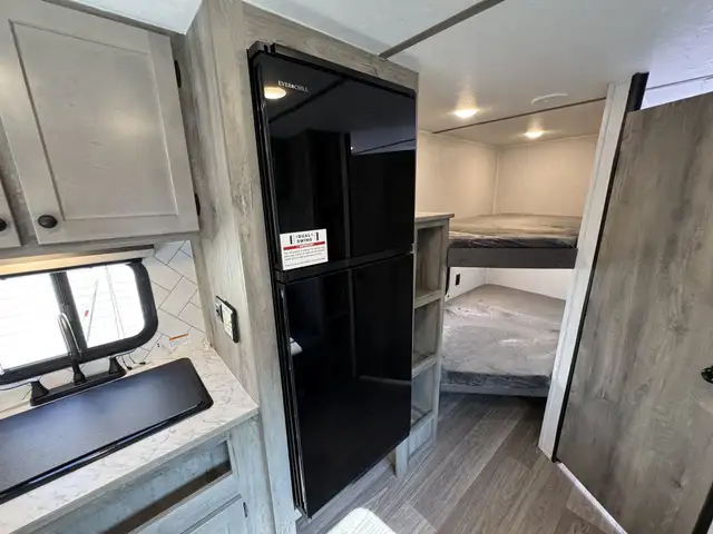 2026 ,Sun Lite,Sunset Park RV 25DB LTD in Travel Trailers & Campers in Kamloops - Image 17