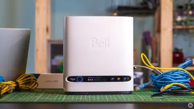 Overview of the Bell Home Hub 4000 (White Hub Modem) 1. Design & Display The unit sports a clean, up...