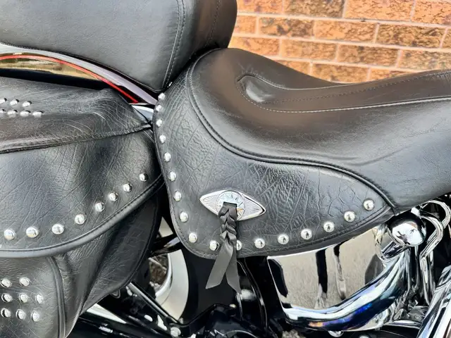 2011 Harley-Davidson Heritage Softail Classic **CANADIAN BIKE**  in Street, Cruisers & Choppers in Markham / York Region - Image 22