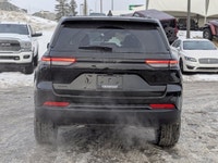 This Jeep Grand Cherokee has a strong Regular Unleaded V-6 3.6 L/220 engine powering this Automatic... (image 6)