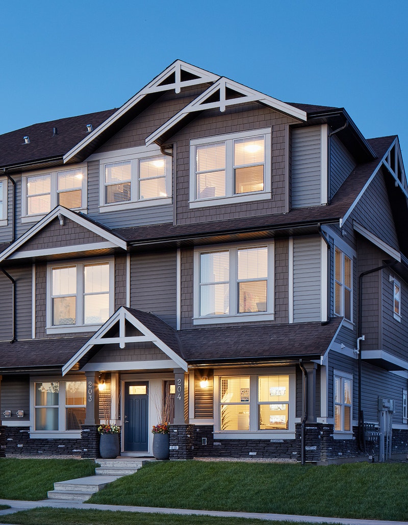 3 Bdr townhouse Double Garage Airdrie Available Long Term Rentals