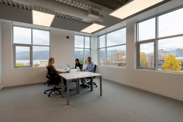 Beautifully designed open plan office space for 15 persons in Commercial & Office Space for Rent in Kelowna - Image 3