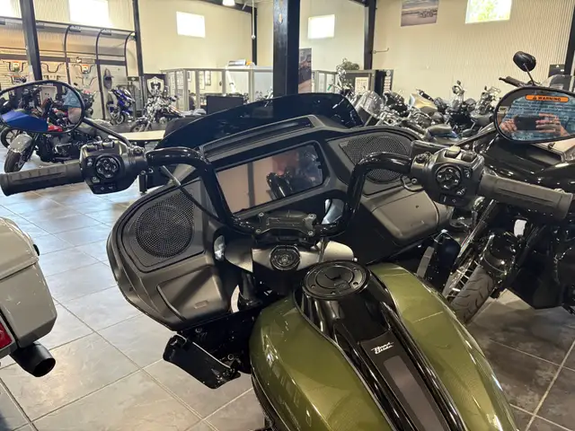 2026 Harley-Davidson Road Glide in Street, Cruisers & Choppers in Sudbury - Image 17
