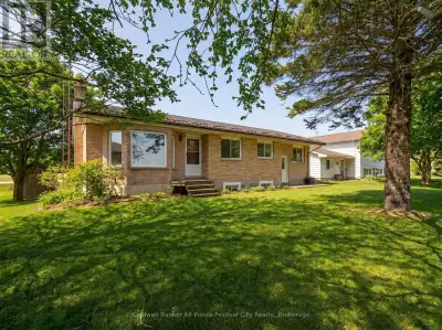 This affordable and well-maintained 2+1 bedroom raised bungalow, built in 1973, offers the perfect s...
