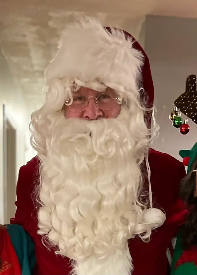 Santa for Hire606387671537428482