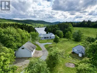 One of the most impressive private estates to come to market in the region, this meticulously mainta...