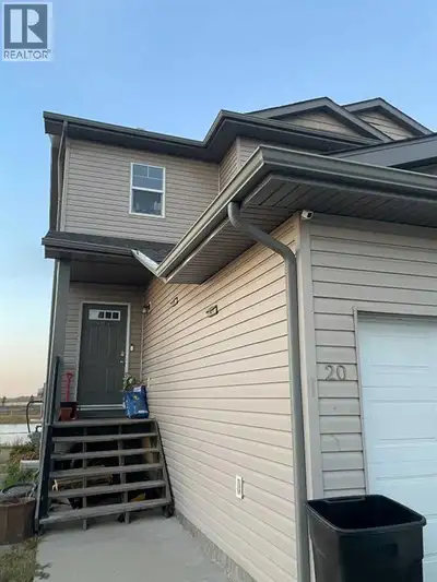Located in the Villas at the Cascades community in Camrose! As good as new! This half duplex with do...
