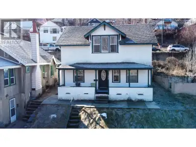 This charming 4 bedroom & 2 bathroom heritage home in Columbia Heights offers top-notch river views...