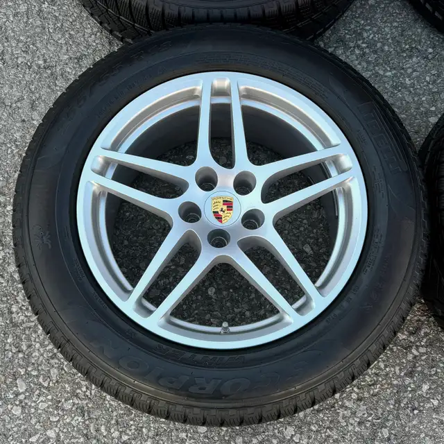 2023 Porsche Macan S 18" Original Rims And Winter Tires in Tires & Rims in City of Toronto - Image 3