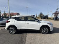 2022 NISSAN KICKS SV - FRONT WHEEL DRIVE - ONE OWNER - NO ACCIDENTS FEATURES INCLUDE - - Cloth Inter... (image 3)
