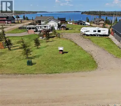 This 80 x 150' Titled lot at Lauman's Landing provides panoramic views of beautiful Lac Des Isles. T...