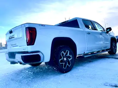 Please Check Sellers Website to verify updated / current prices. 4WD Crew Cab 157" SLT Engine: DURAM...