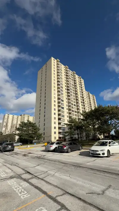 ROOM FOR RENT DIXON & KIPLING