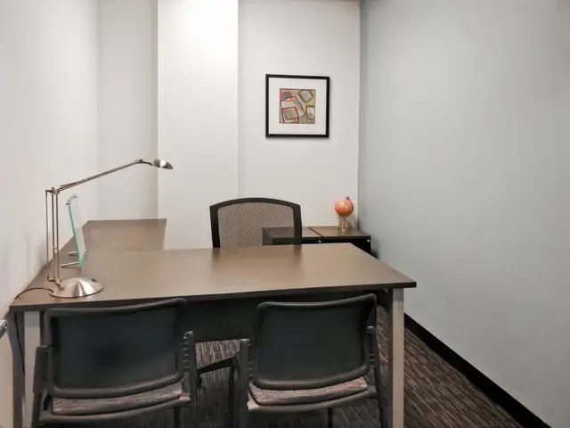 Office space for rent for 2 persons in Yonge and Lawrence