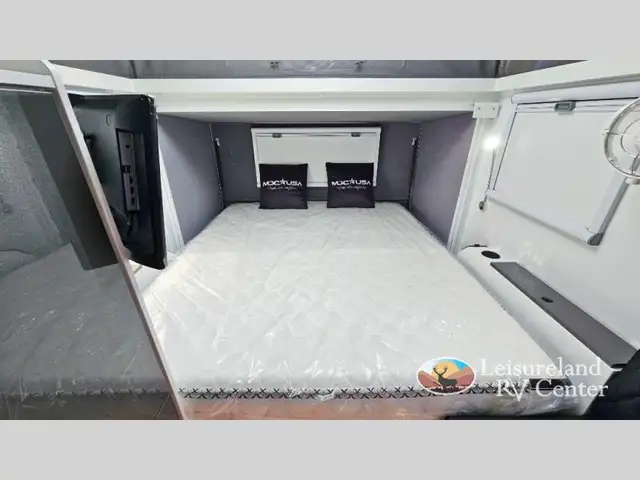 2027 MDC XT15-4E OGE – True Off-Grid Bunkhouse in Travel Trailers & Campers in Delta/Surrey/Langley - Image 15