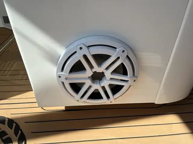 2016 Cobalt Boats A40 in Powerboats & Motorboats in Saskatoon - Image 19