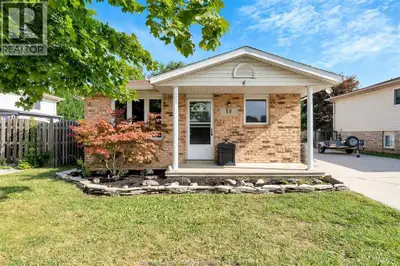 Step into comfort, convenience, in this freshly painted 3-level backsplit, conveniently located in T...