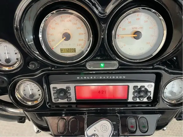 2009 Harley-Davidson Street Glide CANADIAN HARLEY/STAGE 1/RINEHA in Sport Touring in North Bay - Image 9