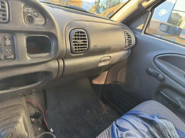 2001 DODGE RAM 3500 in Heavy Trucks in Saskatoon - Image 20